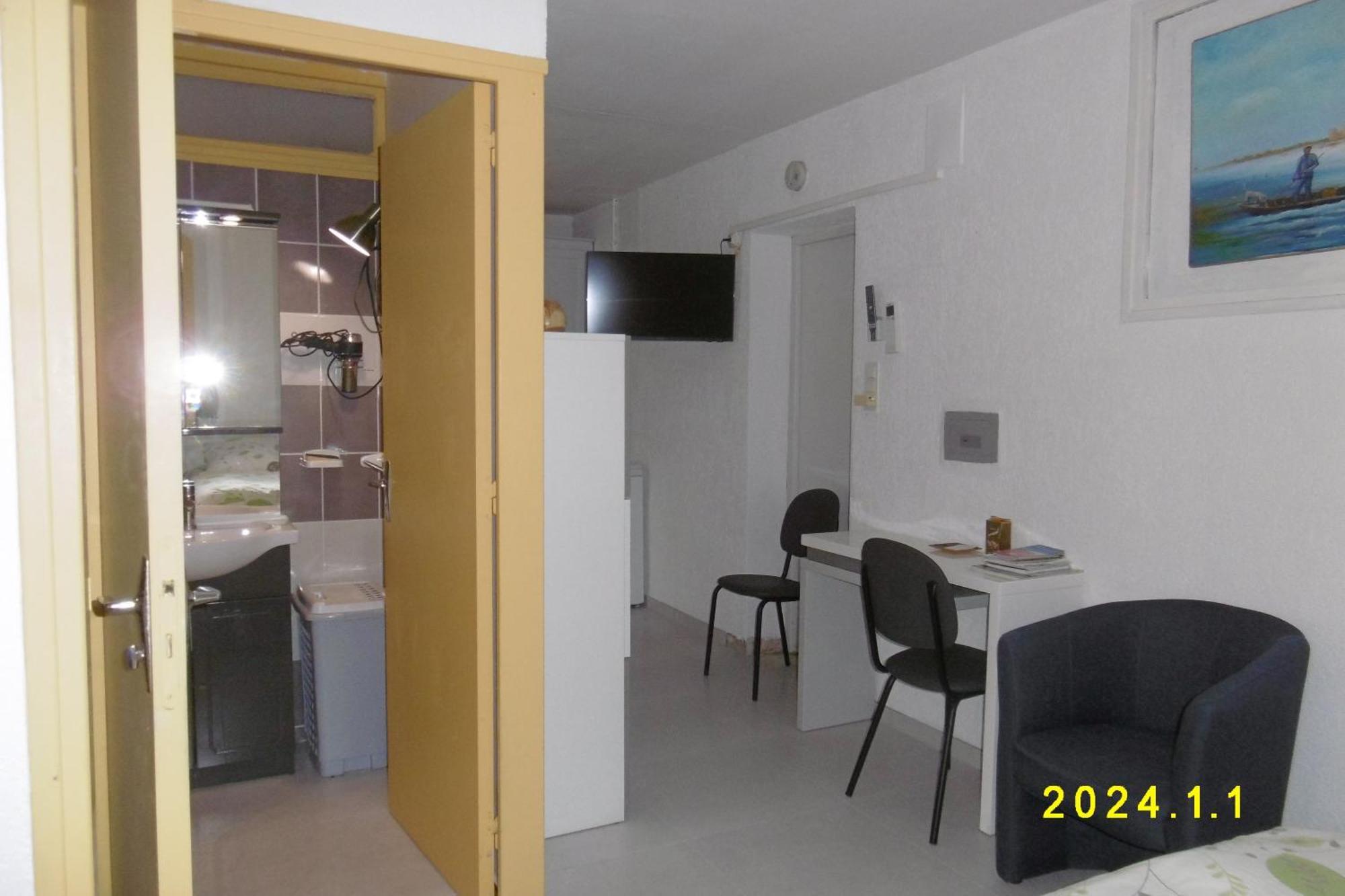 Rez De Chaussee Studio Climatise Dans Villa Эг-Морт Экстерьер фото